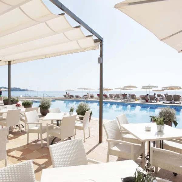 Grupotel Aguait Resort Spa Poolbar