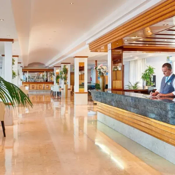 Grupotel Aguait Resort Spa Rezeption